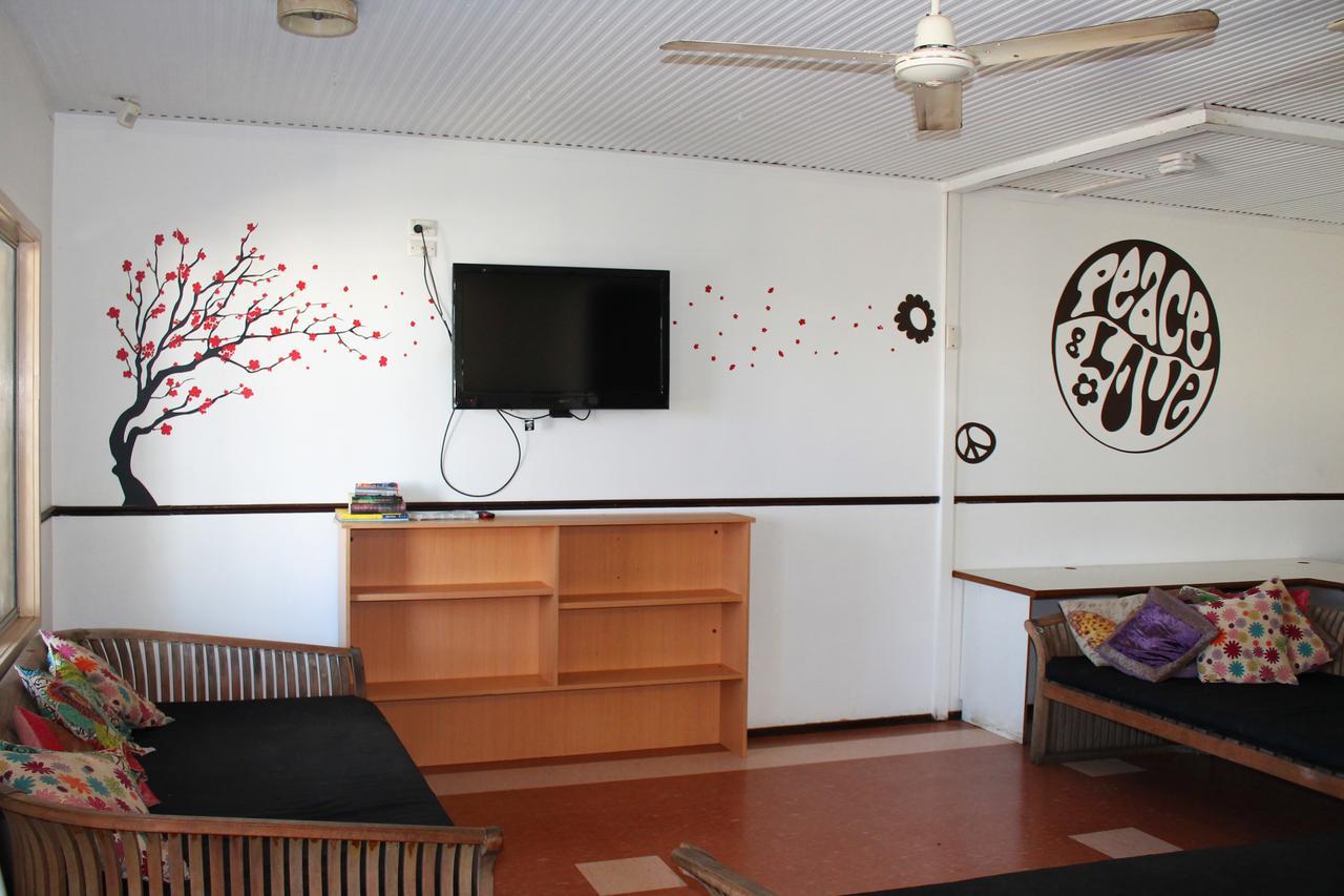 Roey Backpackers And Party Bar Hostel Broome Exterior foto