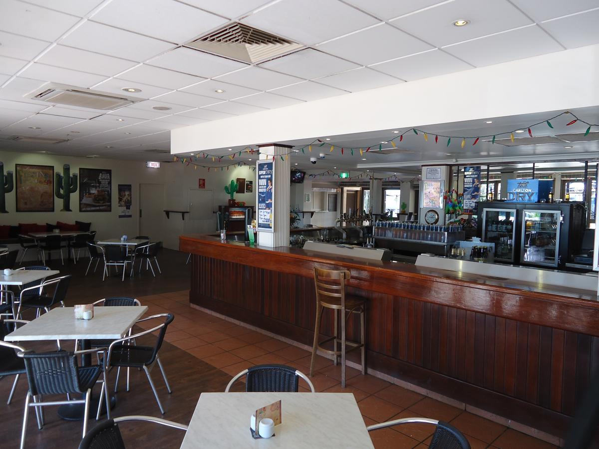 Roey Backpackers And Party Bar Hostel Broome Exterior foto