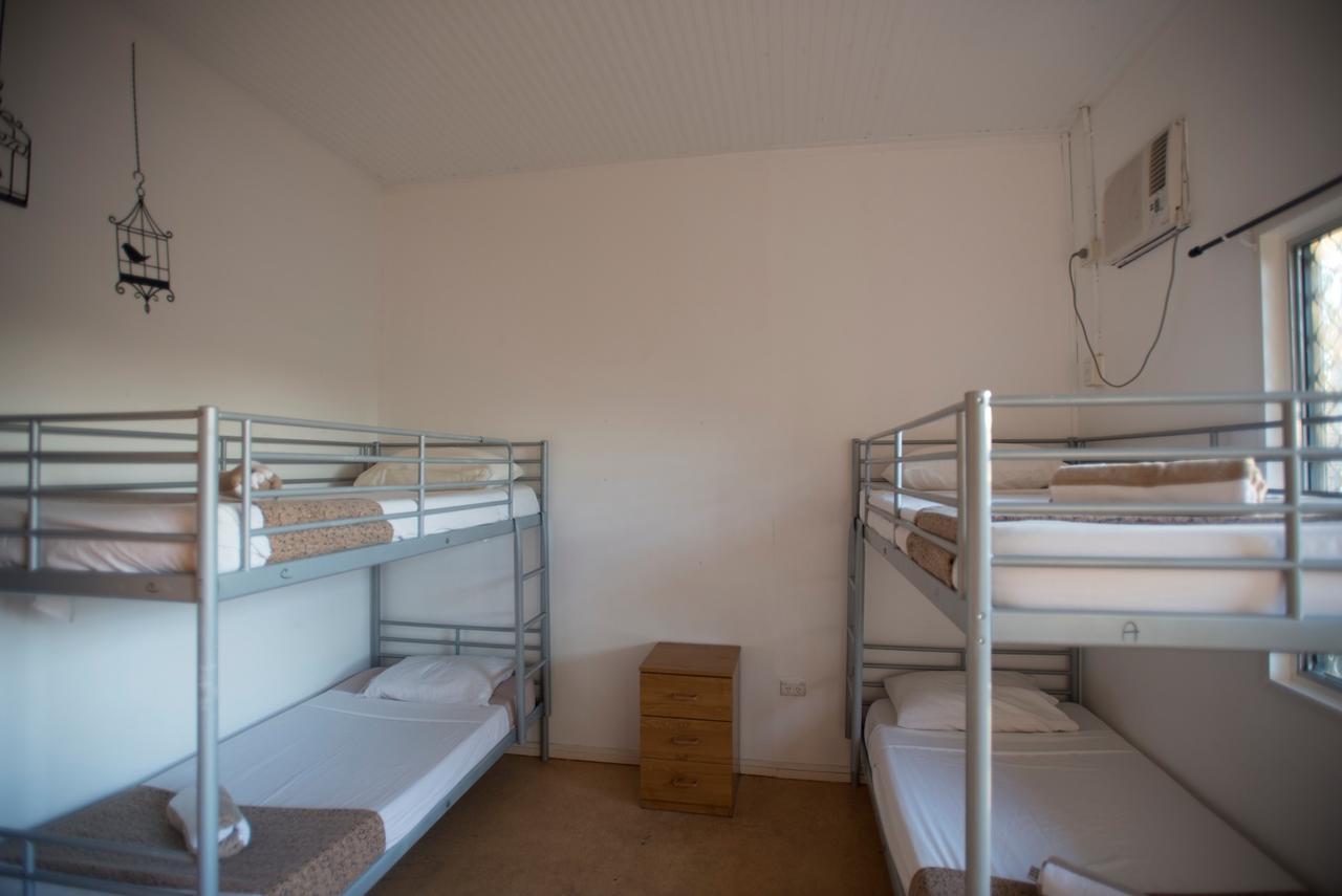 Roey Backpackers And Party Bar Hostel Broome Exterior foto