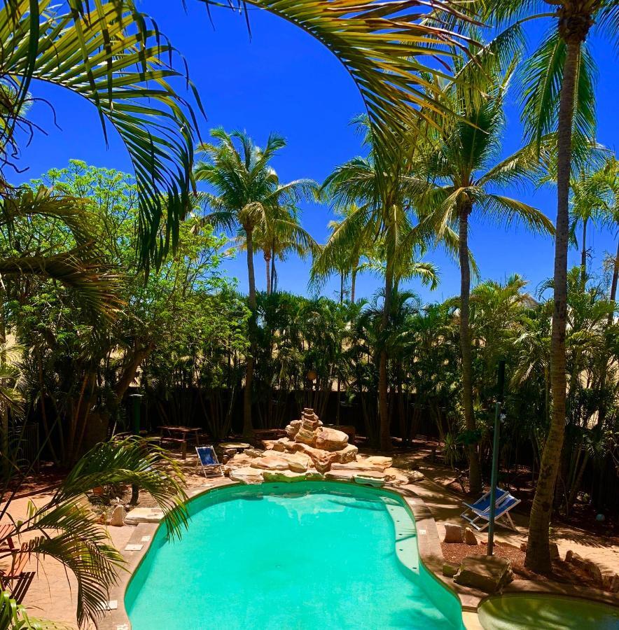 Roey Backpackers And Party Bar Hostel Broome Exterior foto